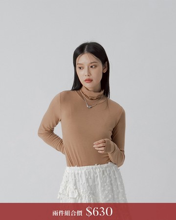 質感素面堆疊高領上衣-咖啡