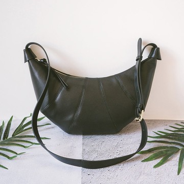 真皮趣味可頌斜背包 22361 黑