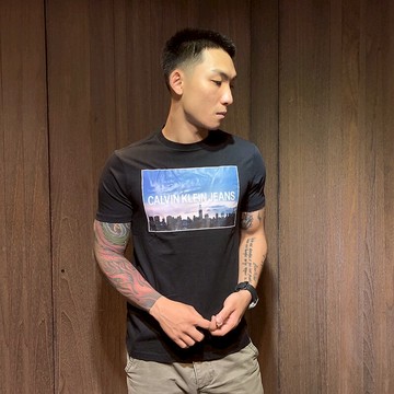 美國百分百【全新真品】Calvin Klein 圓領 T恤 CK 短袖 T-shirt 短T 印圖 黑色 S號 AP75