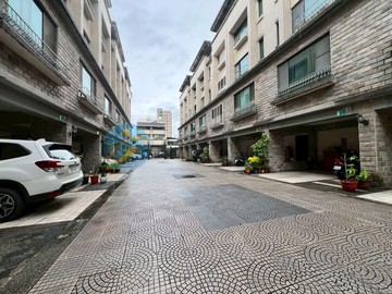 北區鄭子寮優質邊間透天五房孝親車墅｜台南市北區育德二路