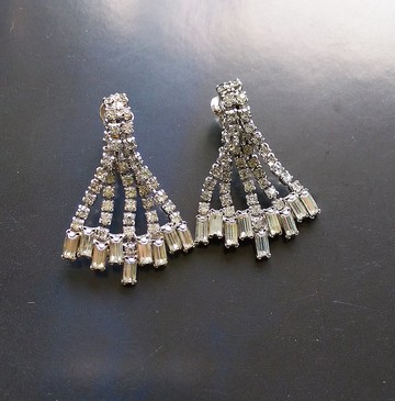 【西洋古董飾品 】KRAMER 優雅 搖曳 白萊茵 夾式耳環