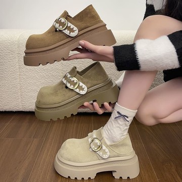 粗跟鞋．雜誌款圖騰花邊釦環懶人厚底包鞋．白鳥麗子