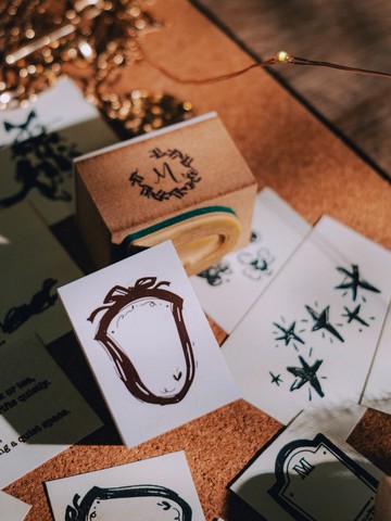 收藏家M先生 - 蝴蝶結盾牌 壓縮木印章