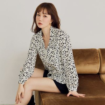 OB嚴選中大尺碼-不易皺四葉草印花開襟襯衫上衣《AB18073》