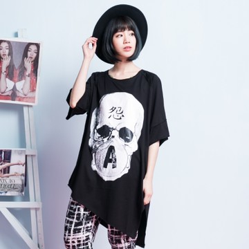 古著 咒怨骷顱頭背紅色翅膀十字架斜擺長版大T