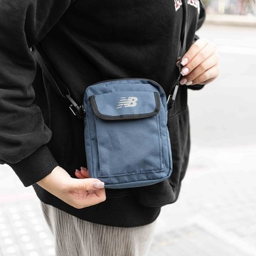 【全館滿額折】 New Balance 藍 輕便 側背 反光Logo 斜背包 H8549【新竹皇家LAB51526VTI】