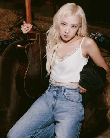 ROSÉ朴彩英同款 Lynn 細肩帶背心 / 微彈性  人氣新品