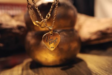 NEW NOISE LOGO PICK項鍊