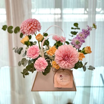 【探訪/探病花盒】大理花康乃馨手袋形鮮花盒Petit Sac en Dahlia