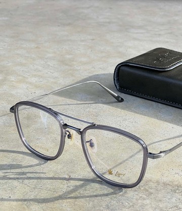 鈦金屬 x 醋酸纖維複合鏡框：水晶灰色，手工藝設計