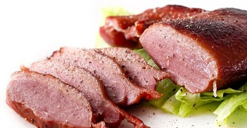 滿一千五就送雞塊兩包！香香香的煙燻櫻桃鴨胸~加熱即可食用！！