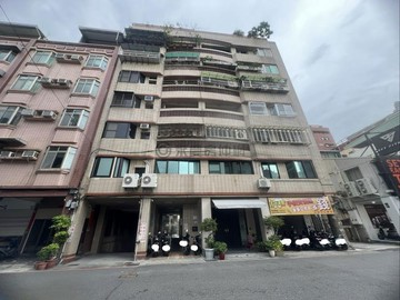 近大立百貨對面有停車場全屋翻新三代同堂四房華廈｜高雄市前金區文武二街