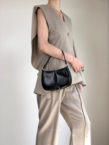 【日本直送 名牌中古包】LOEWE 羅威 手提包 黑色 圓形 Logo 壓紋 皮革 迷你包 vintage 絕版 wcdj4h