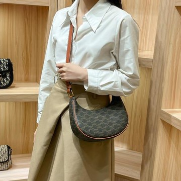 香港真皮腋下包包女2026新款夏季月亮包半月包單肩斜挎月牙包