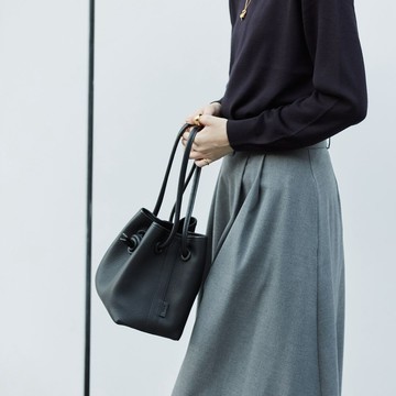 美國 VASIC Bond Mini 扭結兩用水桶包 俐落黑