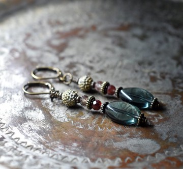 藍灰橢圓形捷克珠與螢石、圓珠黃銅耳環