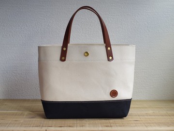 皮革提把帆布托特包 原色 × 黑色