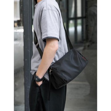 斜挎包男士潮牌工裝休閑單肩包大容量通勤出行運動郵差包背包男款