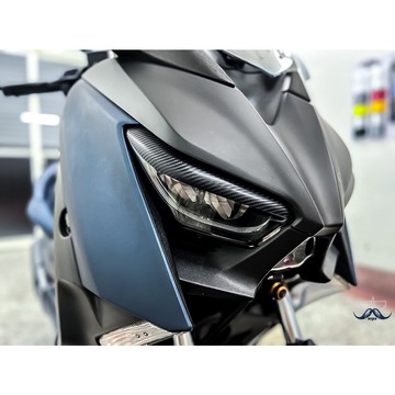 [老爸包膜店] Yamaha Xmax300 大燈燈眉 碳纖維 卡夢 防刮 防霧化 防跳石 電腦裁切 x妹