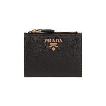 [平輸]PRADA 浮雕Logo 防刮皮革釦式二折短夾(黑色)