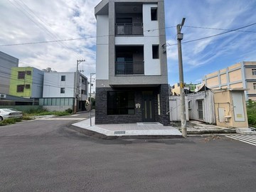 伸港輕屋齡免千萬邊間採光佳美墅NO.1..｜彰化縣伸港鄉文工十一街