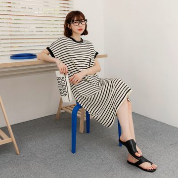 OB嚴選中大尺碼-圓領條紋寬鬆短袖針織長洋裝《FA3118》