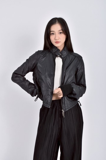 (L) i m質感修身短版拉鍊黑色外套