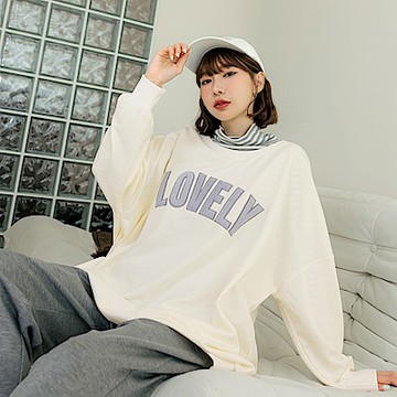 撞色絨毛字母OVERSIZE寬版上衣-OB大尺碼