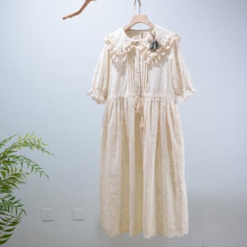 21夏季新款短袖連衣裙清新甜美重工刺繡蕾絲大領收腰顯瘦棉布裙子