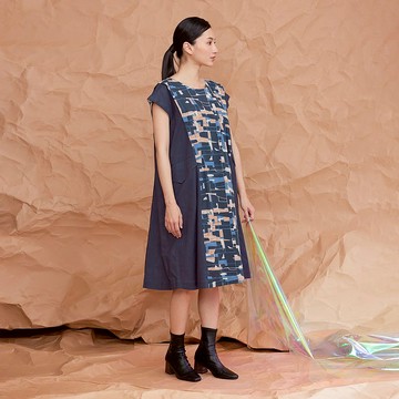 漫遊者大口袋連袖洋裝_時空複影