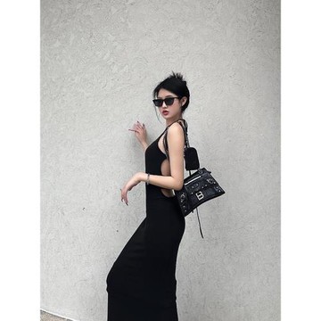 夢拉蒂克/MELEDIK2025年春夏鉚釘包千禧辣妹沙漏包單肩腋下斜跨包