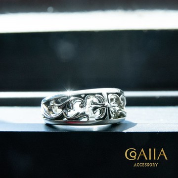 S925。簍空十字花紋 銀戒 | LU