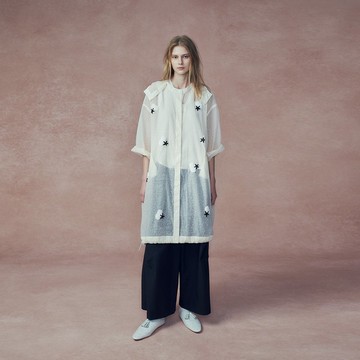 2401D15 立體繡花輕量風衣 (白色)