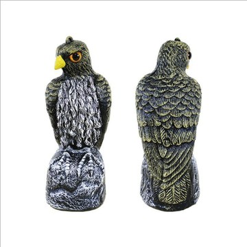 用於室外果園的12英寸仿真小鷹裝飾品，用於驅趕鳥類和老鼠，跨境工藝品裝飾製造商。