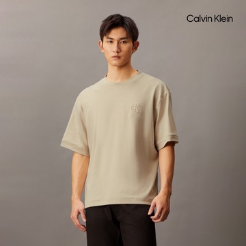 【Calvin Klein】 CK Embossed Monogram Interlock Tee _灰色