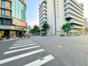 【後驛捷運站】 正街收租透天｜店住合一｜高雄市三民區察哈爾二街