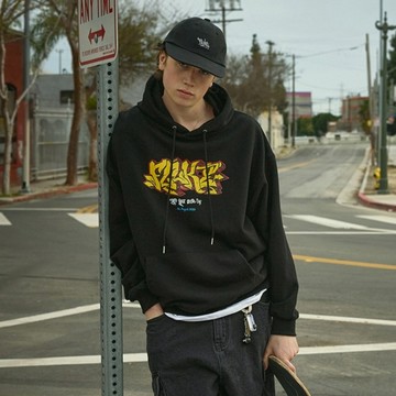 【YIJIAYI】〈預購7天〉街頭噴漆塗鴉落肩帽T 【A廠】(A-89625)