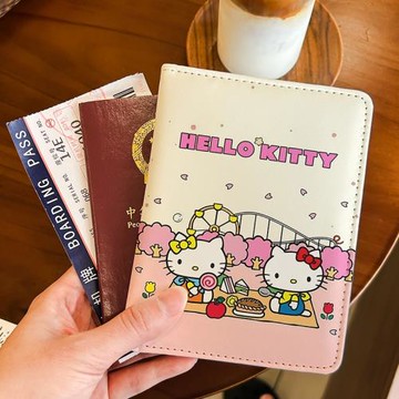 三麗鷗凱蒂貓卡通護照夾證件包保護套多功能卡包出國旅行便攜收納