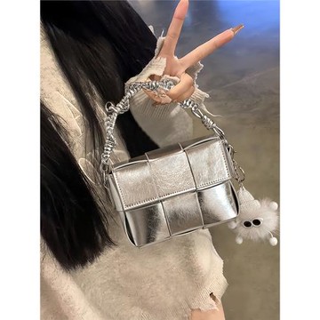 (免運)小香手提小拎包包女式2025超火新款高端大氣輕奢小眾高級感銀色包