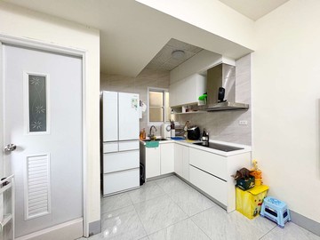 投資出租自住莊敬國小翻新五套房車墅｜高雄市三民區大享路