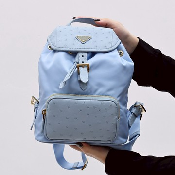 PRADA 1BZ074 經典尼龍拼接鴕鳥皮紋理後背包.天藍色