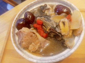 住家湯港式原味煲湯｜花旗蔘枸杞煲烏骨雞湯490ML（含湯料）