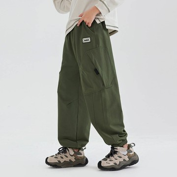 babybody - 防潑水腰鬆緊休閒運動束口長褲-潮流標籤-軍綠色
