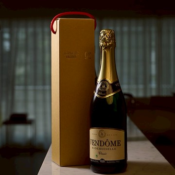 🚚快速出貨【UNIVERS DRINK】梵多美無酒精氣泡酒 單入提袋禮盒組(750ml附單入提袋禮盒) 摩羯座生日快樂 生日禮物 送禮 送男友 送女友 送同事 好友 家人