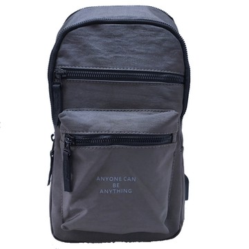 Misstery 胸包防潑水面料多格層休閒旅遊斜背/胸包-灰01035NLGR