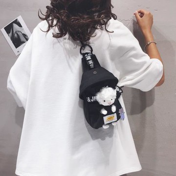 可愛小羊包包女2025新款帆布胸包ins百搭街頭少女單肩斜挎小包潮