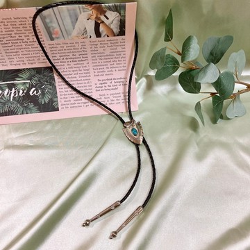 【西洋古董飾品】Bolo Tie 美國西部藝術家手工敲製 領帶 項鍊