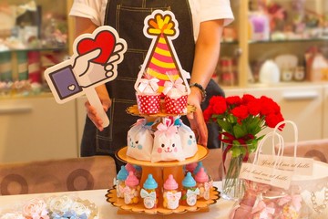 現貨可超取 生日塔 女孩粉 點點杯兔子小奶瓶-生日帽款 CAKE-006