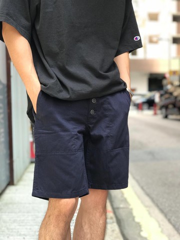 多鈕軍短褲