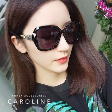 《Caroline》今年度最新網紅款潮流行時尚百搭抗UV太陽眼鏡 72477